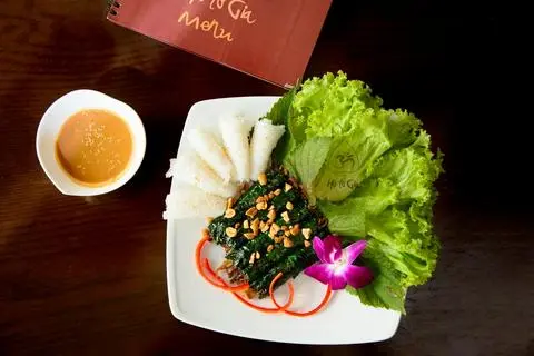 Hình ảnh Nấm cuốn lá lốt chay