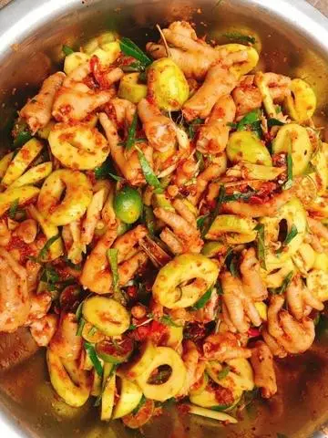 Hình ảnh Chân gà sốt thái - 800gram
