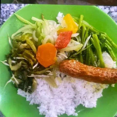 Hình ảnh Cơm chay xúc xích