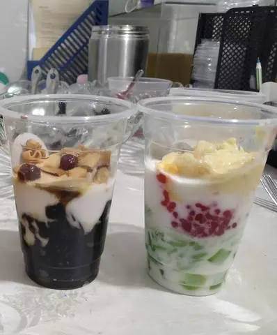 Hình ảnh chè Flan sương sáo + chè Thái sầu riêng 