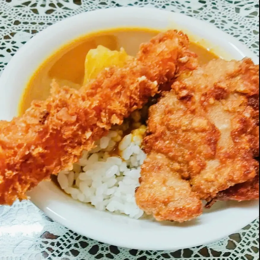 Hình ảnh Cơm cà ri gà chiên giòn - phần ăn trẻ em