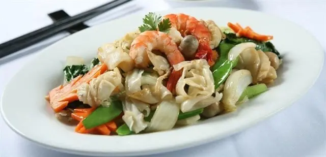 Hình ảnh Hủ tiếu  thập cẩm sốt tiêu đen