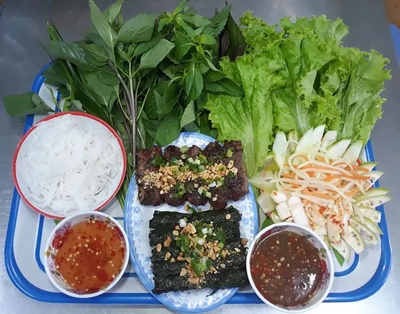 Hình ảnh [Mã giảm 54K] Combo 219K - 3 xiên bò tuỳ chọn kèm rau mắm bánh