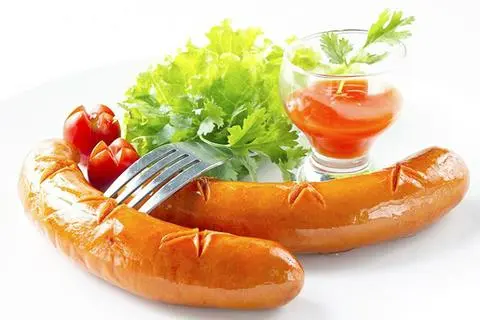 Hình ảnh 2 Xúc Xích Xông Khói Chiên.