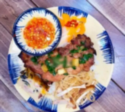 Hình ảnh Cơm tấm sườn bì chả