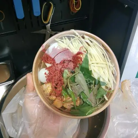 Hình ảnh Bánh tráng trộn tóp mỡ +khô bò