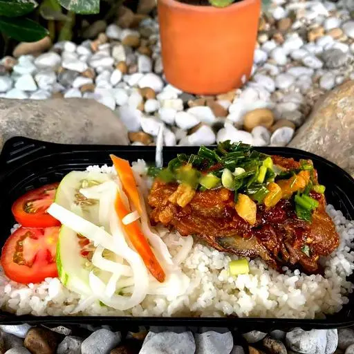 Hình ảnh Cơm tấm gà rim xả ớt
