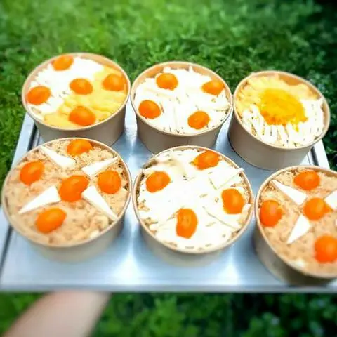 Hình ảnh Bánh bông lan trứng muối siêu topping