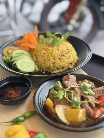 Hình ảnh Cơm chiên bò lúc lắc