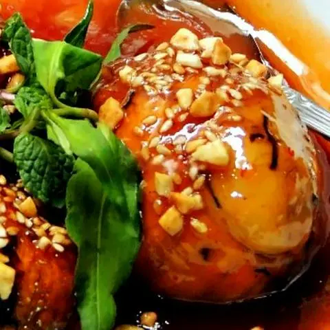 Hình ảnh Hột vịt lộn xào me 3 quả