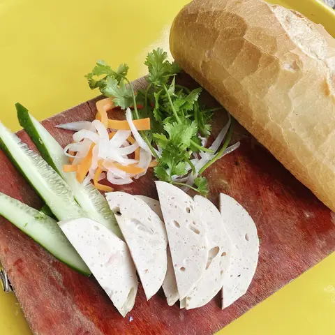 Hình ảnh Bánh mì Chả Lụa