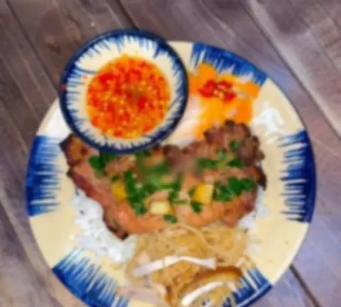 Hình ảnh Cơm tấm sườn bì