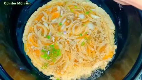 Hình ảnh Cơm trứng chiên hành tây