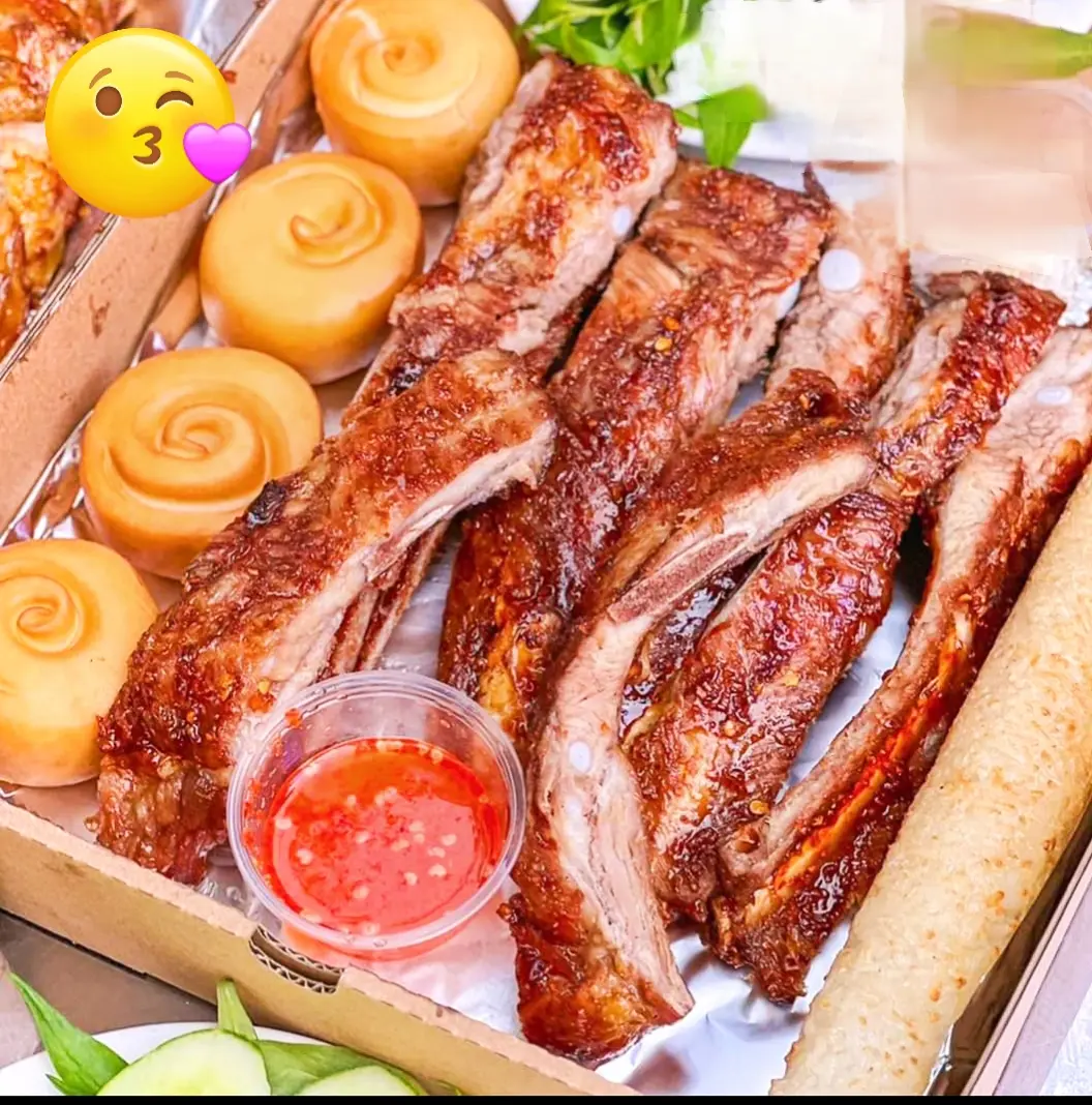 Hình ảnh sườn non+ 2 cây cơm lam 