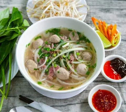 Hình ảnh Phở tái viên