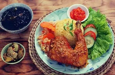 Hình ảnh Cơm đùi gà mắm tỏi - trà tắc khổng lồ