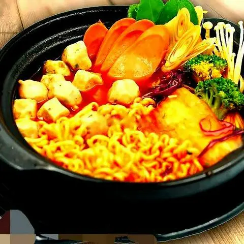 Hình ảnh Mì Kim chi Xúc Xích Cá Viên