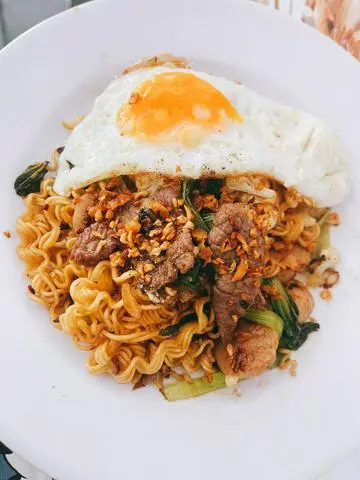 Hình ảnh Mì xào bò cải