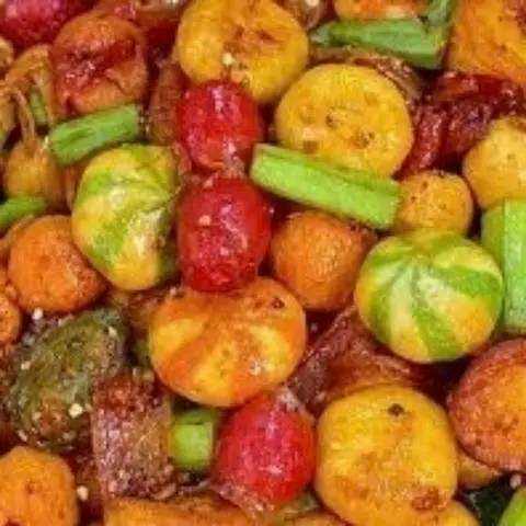 Hình ảnh Combo Cá Viên Chiên  sốt mắm tỏi cỡ vừa - Tặng 2 ly trà tắc