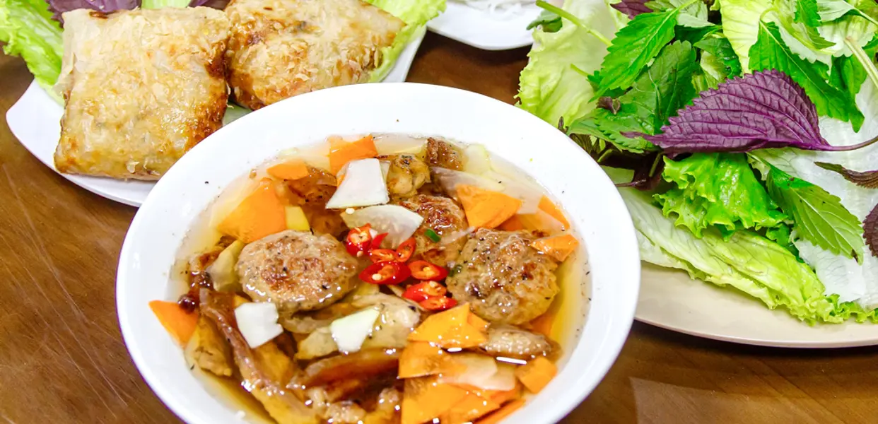 Hình ảnh combo Bún Chả + Nem Cua Bể 1 cái. 