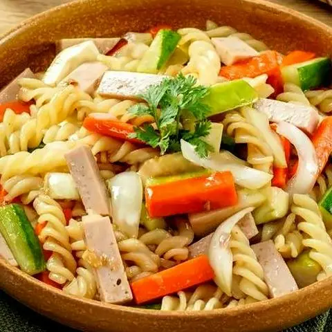 Hình ảnh Nui Xào Bò - Xúc Xích