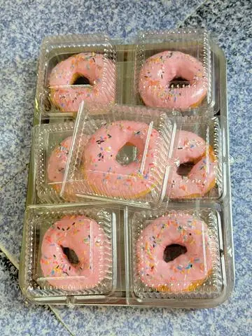 Hình ảnh Donut sữa Dâu