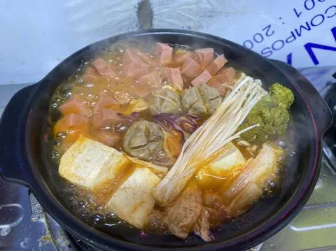 Hình ảnh mỳ cay xúc xích