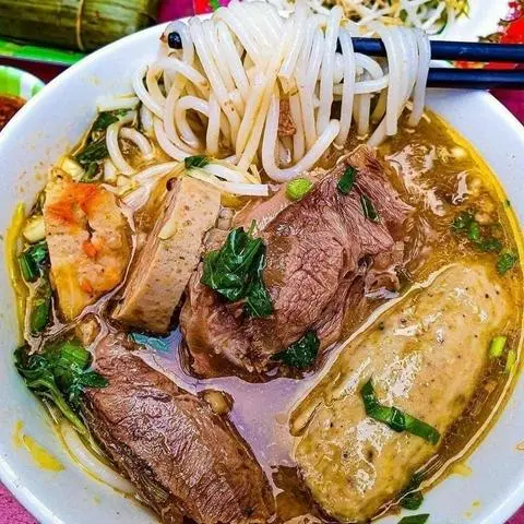 Hình ảnh bún bò nạm chả 