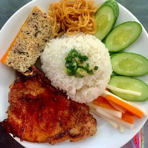 Hình ảnh Cơm sườn bì chả