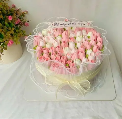 Hình ảnh Bánh kem 16cm bó hoa tulip