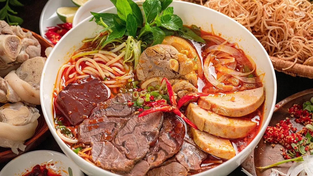 Hình ảnh Bún bò Tái nạm