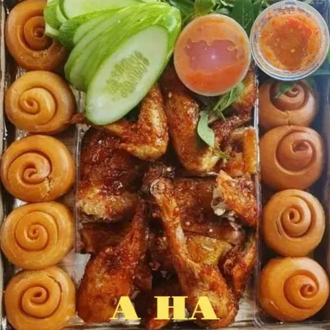 Hình ảnh combo. 1 gà quay + 10 bánh bao 