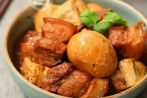 Hình ảnh Cơm ba rọi kho trứng