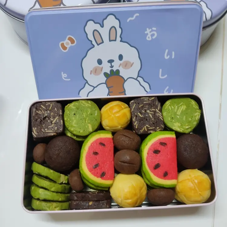 Hình ảnh Hộp cookie thiếc chữ nhật ( hộp thỏ tím)