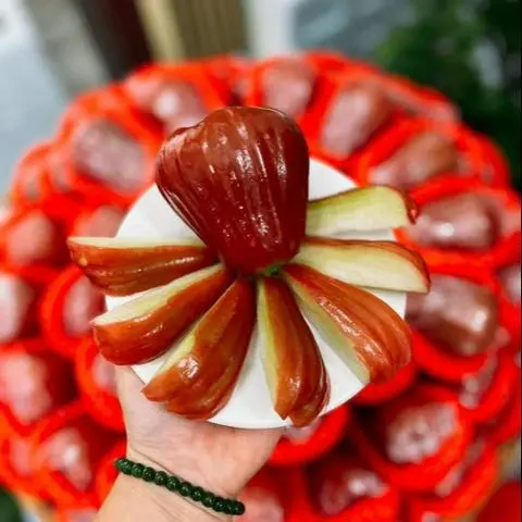 Hình ảnh Mận An phước chua ngọt gọt sẵng 400 gr