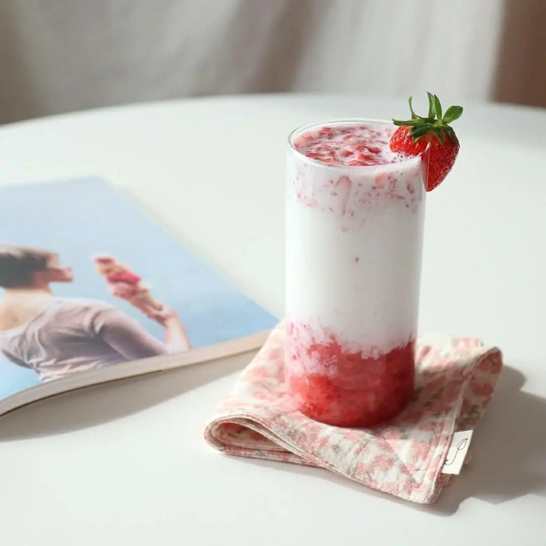 Hình ảnh Strawberry latte - M - Sữa tươi dâu