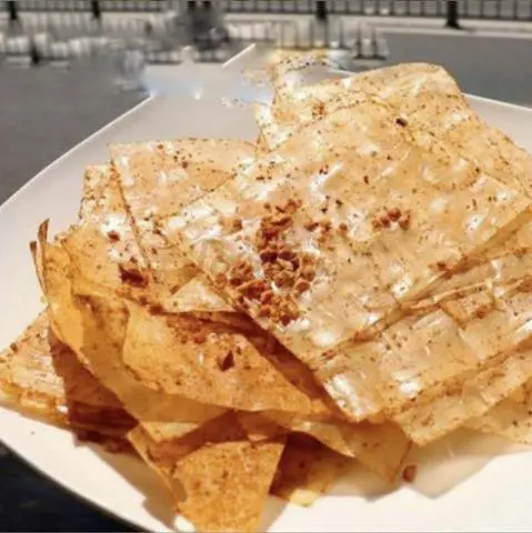 Hình ảnh Bánh tráng xike trộn muối tỏi