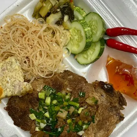 Hình ảnh Cơm sườn bì chả ốp la