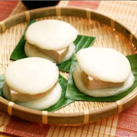 Hình ảnh Bánh dày kẹp chả lụa 