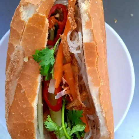 Hình ảnh Banh Mi Bi Chay