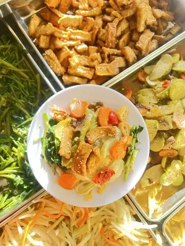 Hình ảnh Cơm chay thập cẩm đầy đủ 