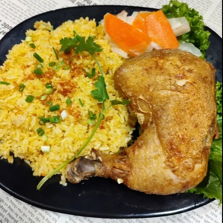 Hình ảnh Cơm đùi gà xối mỡ góc tư