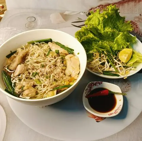 Hình ảnh Mì Tươi Đùi Gà
