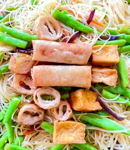 Hình ảnh Bún xào+2 chả giò ( kèm đũa)