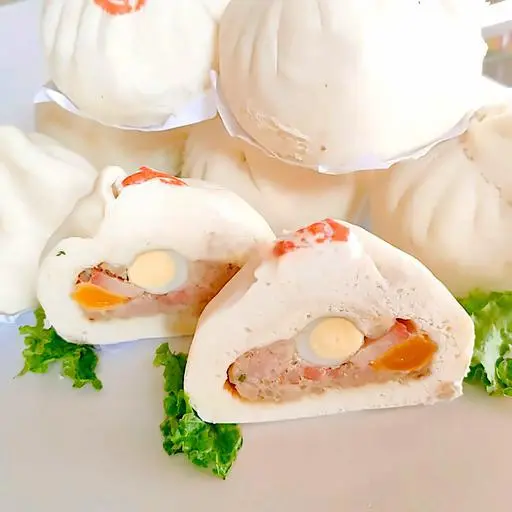 Hình ảnh Bánh bao trứng muối trứng cút