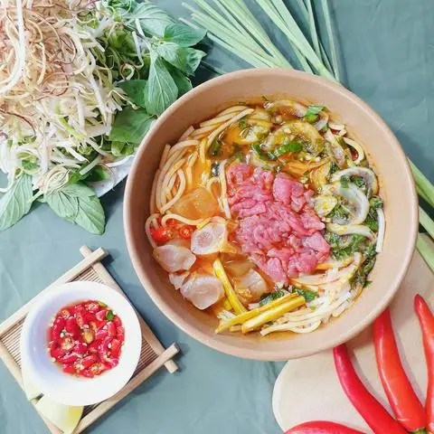 Hình ảnh Bún bò tái - gân