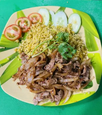 Hình ảnh Cơm bò xào sa tế