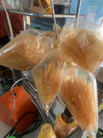 Hình ảnh Bánh tráng muối sate