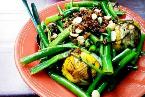 Hình ảnh HỘT VỊT LỘN XÀO ME RAU MUỐNG  