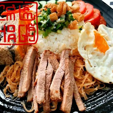 Hình ảnh Cơm tấm trứng chả bì